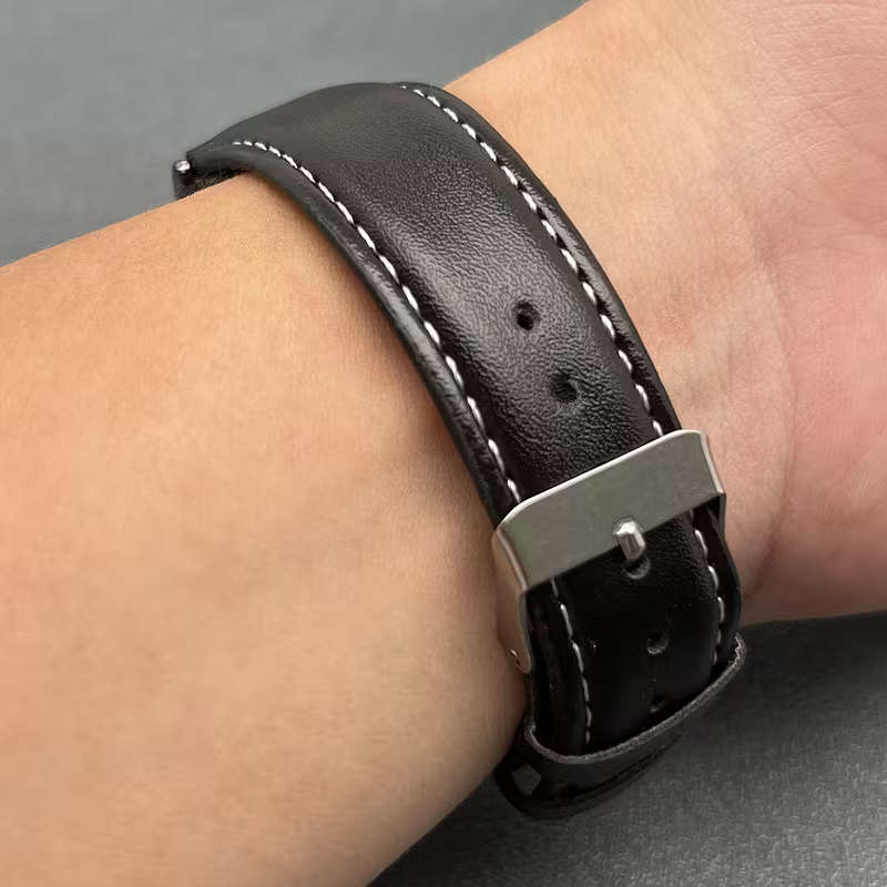 Sophisticated Men s Fashion Watch with PU Leather Strap