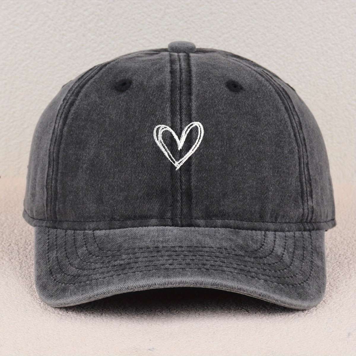 1pc A Unisex Adjustable Baseball Cap with a Heart Pattern Embroidery That Is Washable.