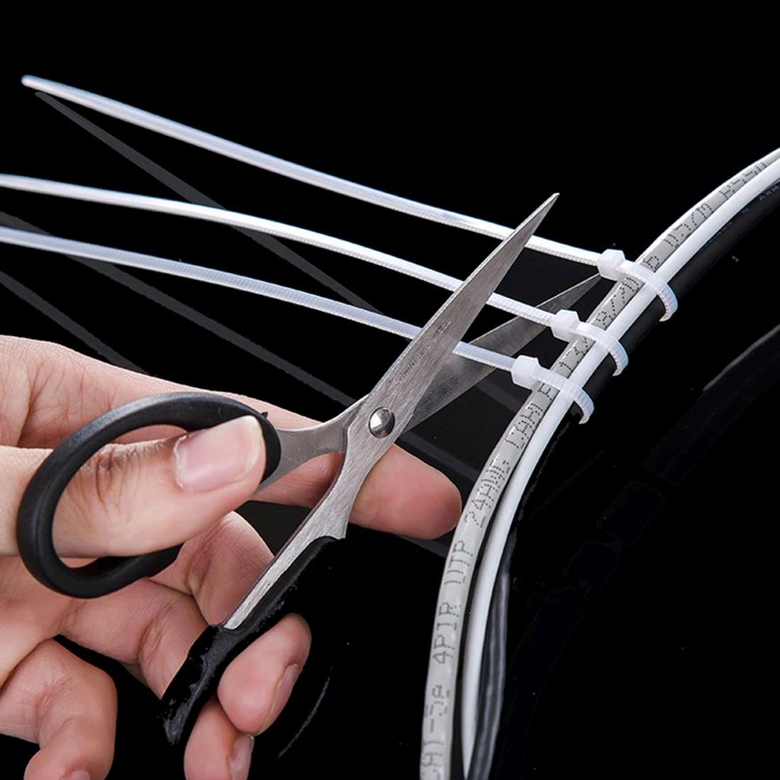 100pcs /Pack 8mm*200mm Nylon Cable Ties(Black)