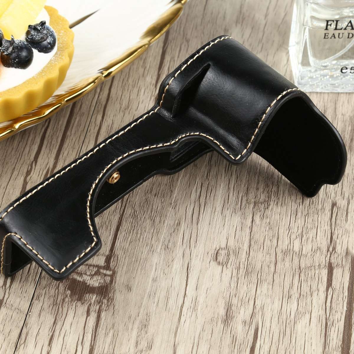 1/4 inch Thread PU Leather Camera Half Case Base for Sony ILCE-7C/A7C (Black)