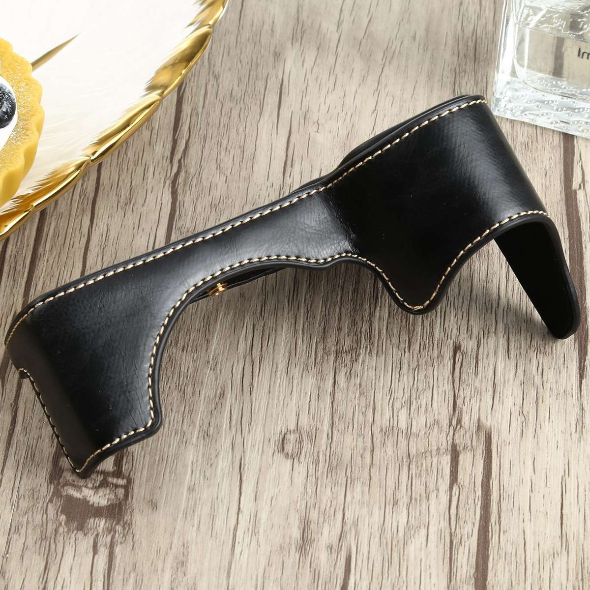 1/4 inch Thread PU Leather Camera Half Case Base for Sony ILCE-7RM4 / A7RM4 / A7R IV (Black)