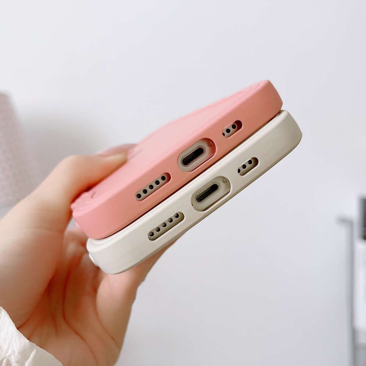 For iPhone 11 Wave Edge Silicone Phone Case(Black)