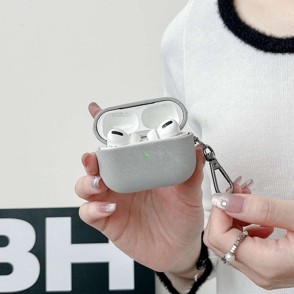 For AirPods Pro Suede Earphone Protective Case(White)