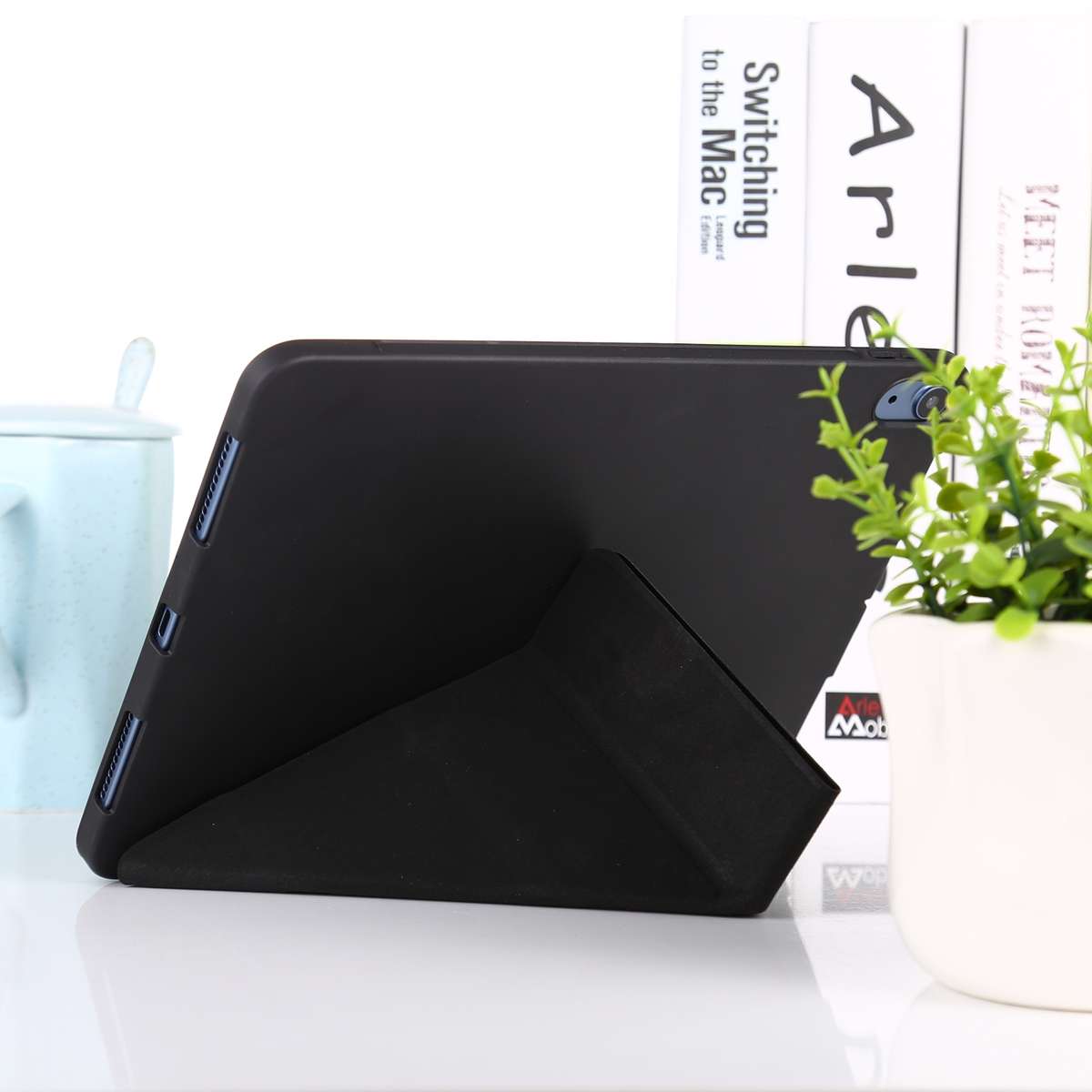 TPU Horizontal Deformation Flip Leather Case with Holder For iPad Air 2022 / 2020 10.9(Black)