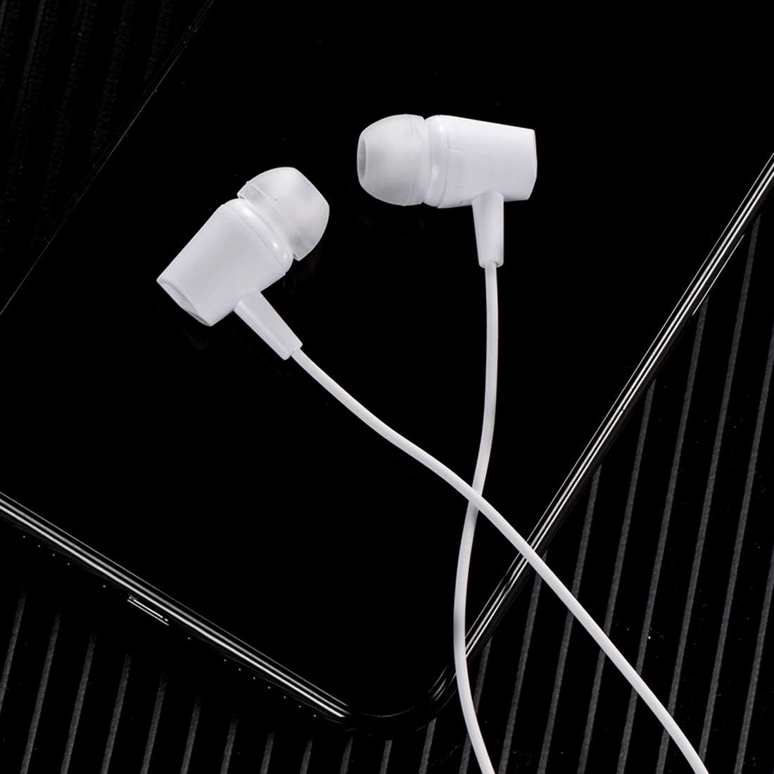 KIVEE KV-MT50 3.5mm Jack Wire-controlled Wired Music Earphone, Supports Calls, Cable L ... (White)