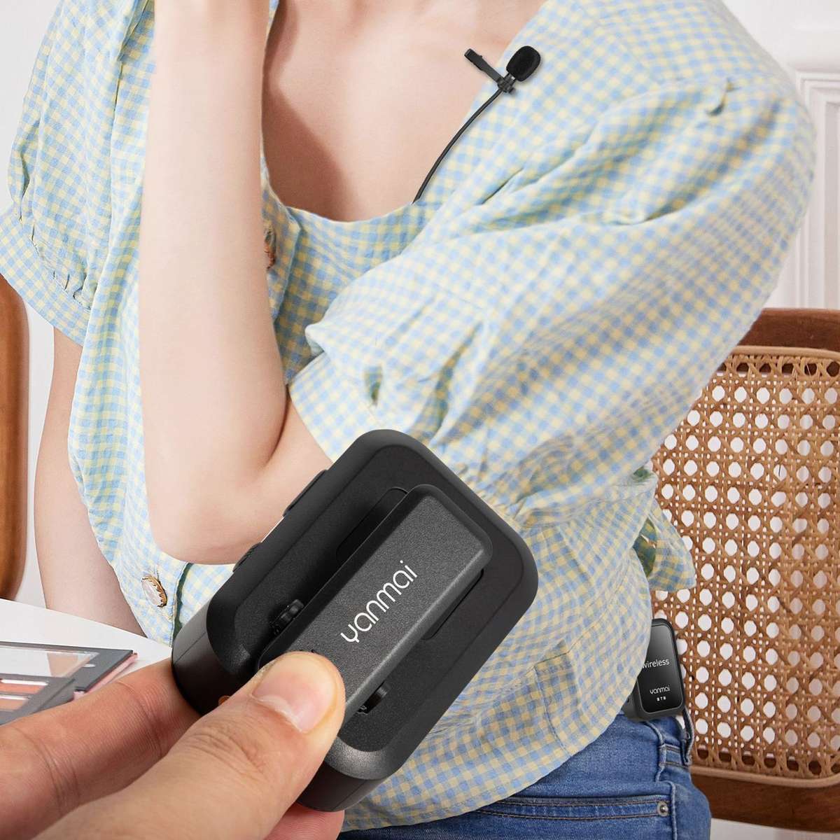 Yanmai BT8 Bluetooth Wireless Microphone (Black)