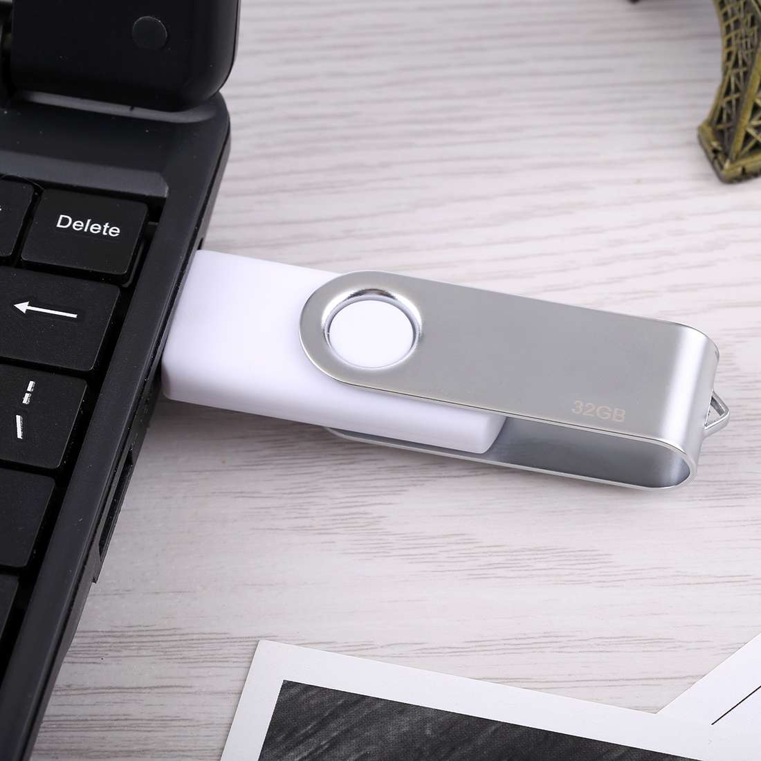 32GB Twister USB 2.0 Flash Disk(White)