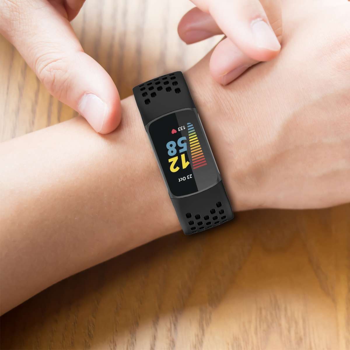 For Fitbit Charge 5 Monochromatic Breathable Silicone Watch Band(White)