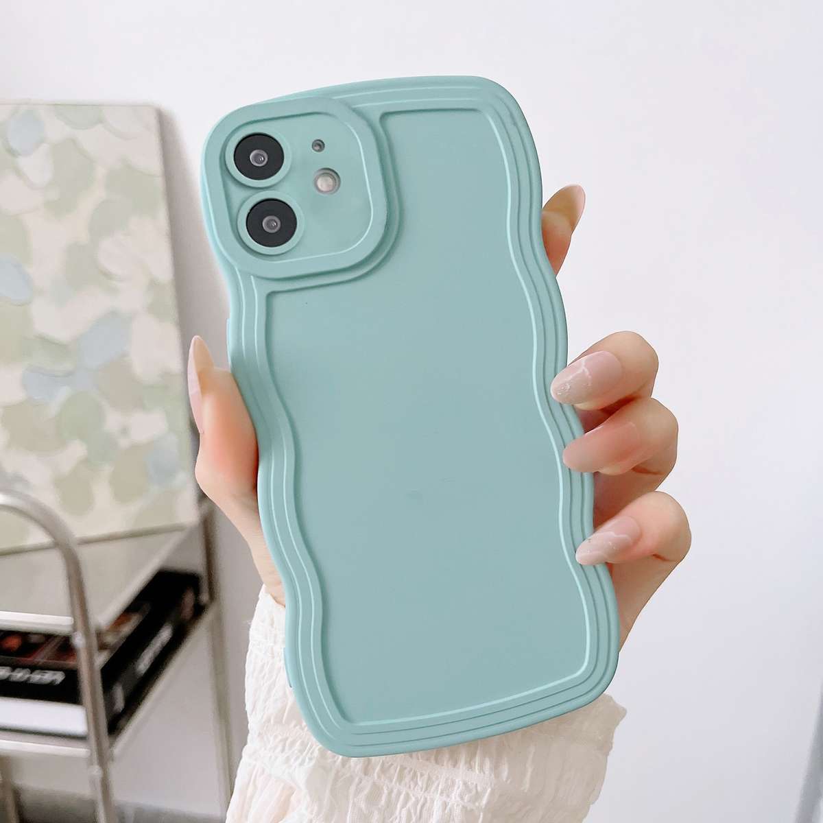 For iPhone 13 Wave Edge Silicone Phone Case(White)