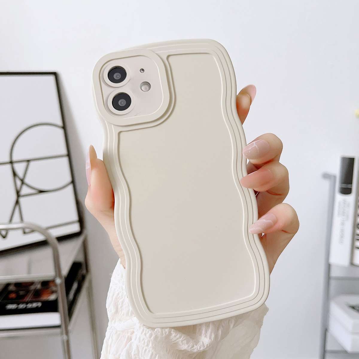 For iPhone 13 Wave Edge Silicone Phone Case(White)
