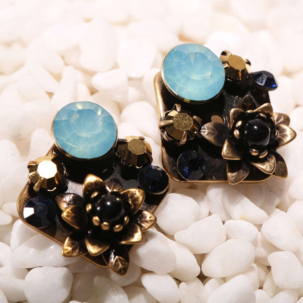 JASSY Vintage Stereoscopic Flower Stud Earrings Antique