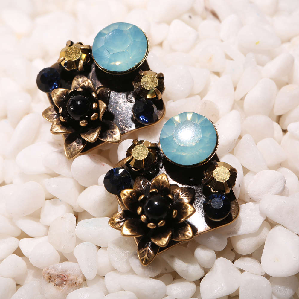 JASSY Vintage Stereoscopic Flower Stud Earrings Antique