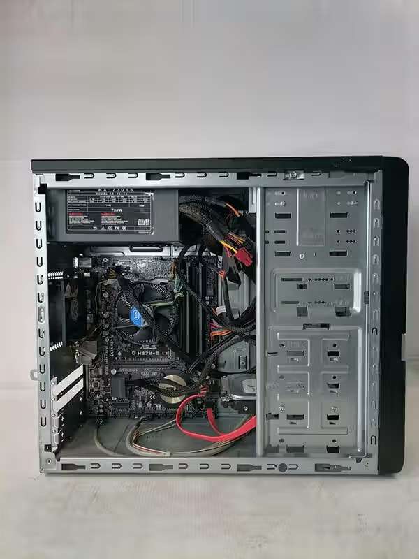 Proline Computer with screen , power cable , mouse , VGA Cable & keyboard