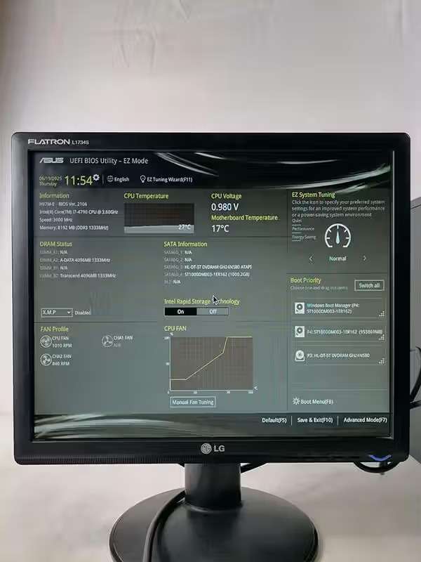 Proline Computer with screen , power cable , mouse , VGA Cable & keyboard