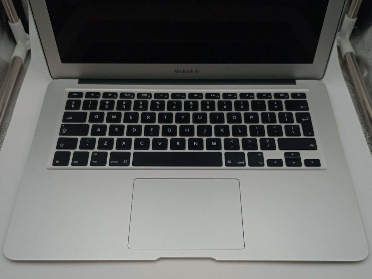 Apple MacBook Air 13-Inch, A1466 2017 i5 Dual Core