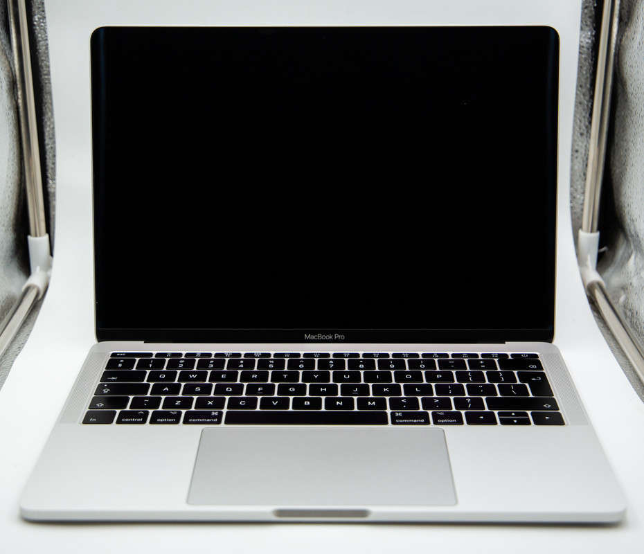 Apple MacBook Pro 15 Inch, A1707 2017 i7 Quad Core