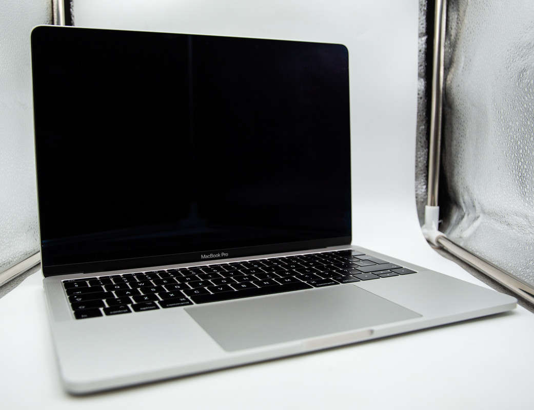 Apple MacBook Pro 15 Inch, A1707 2017 i7 Quad Core