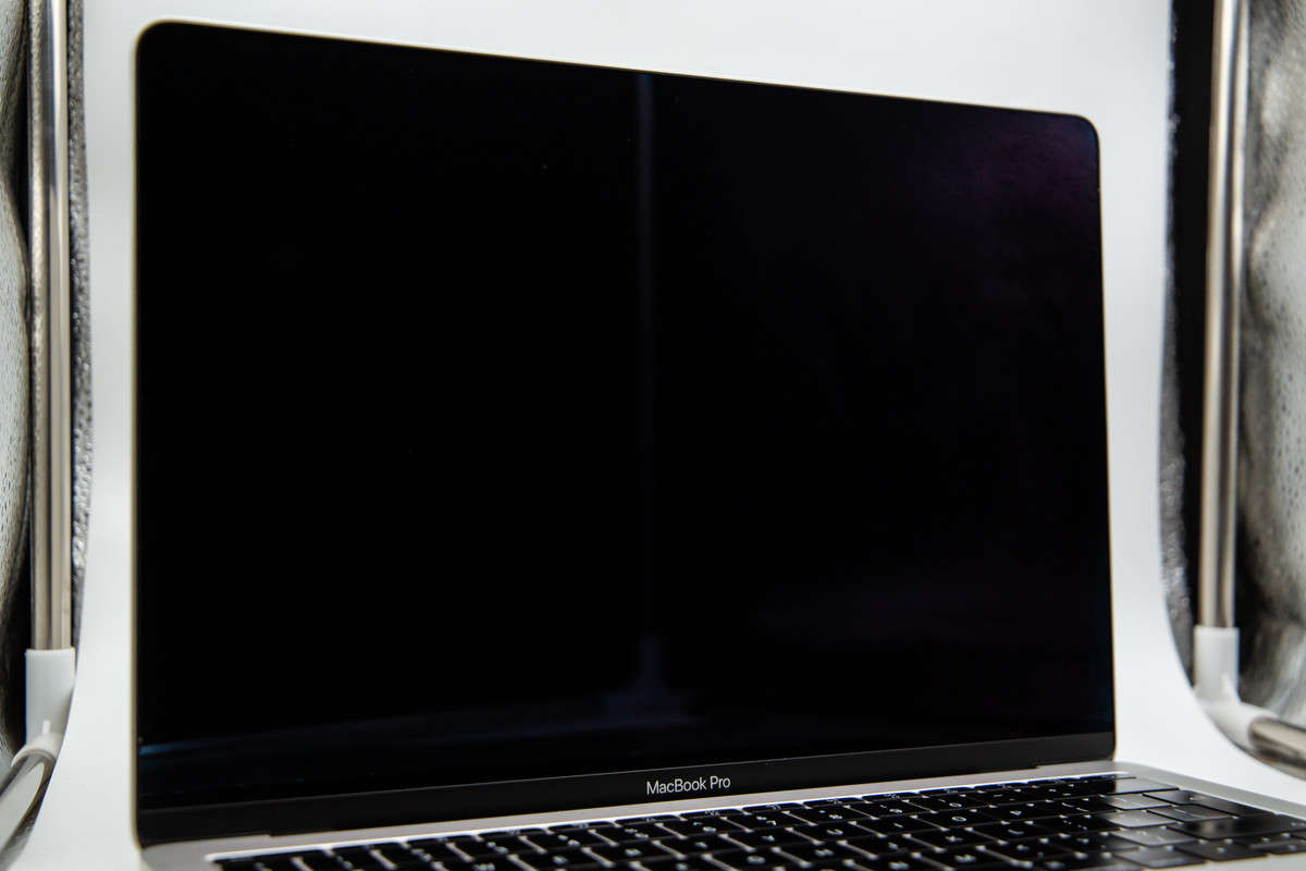Apple MacBook Pro 15 Inch, A1707 2017 i7 Quad Core