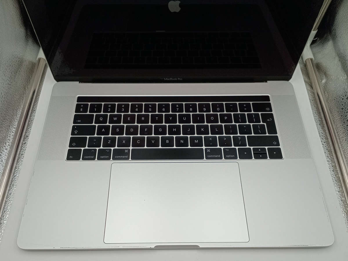 Apple MacBook Pro 15 Inch, A1707 2017 i7 Quad Core