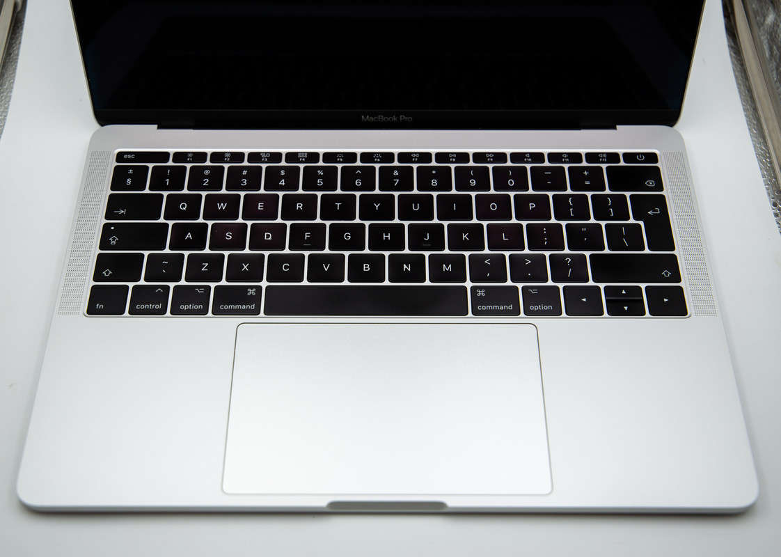 Apple MacBook Pro 15 Inch, A1707 2017 i7 Quad Core