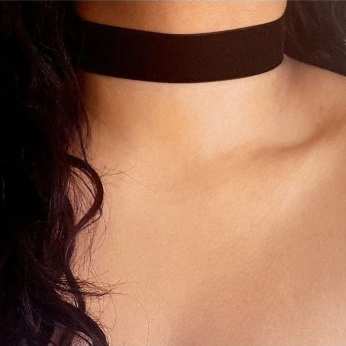 The Super Thick Velvet Choker