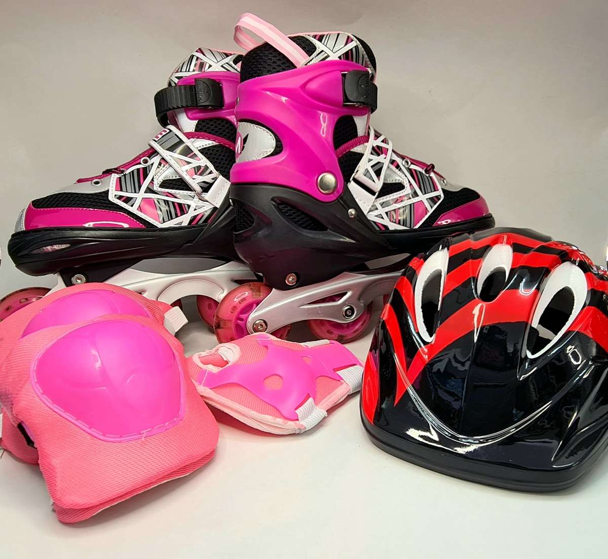 Roller Blades | Blue | with a set of kids safety pads