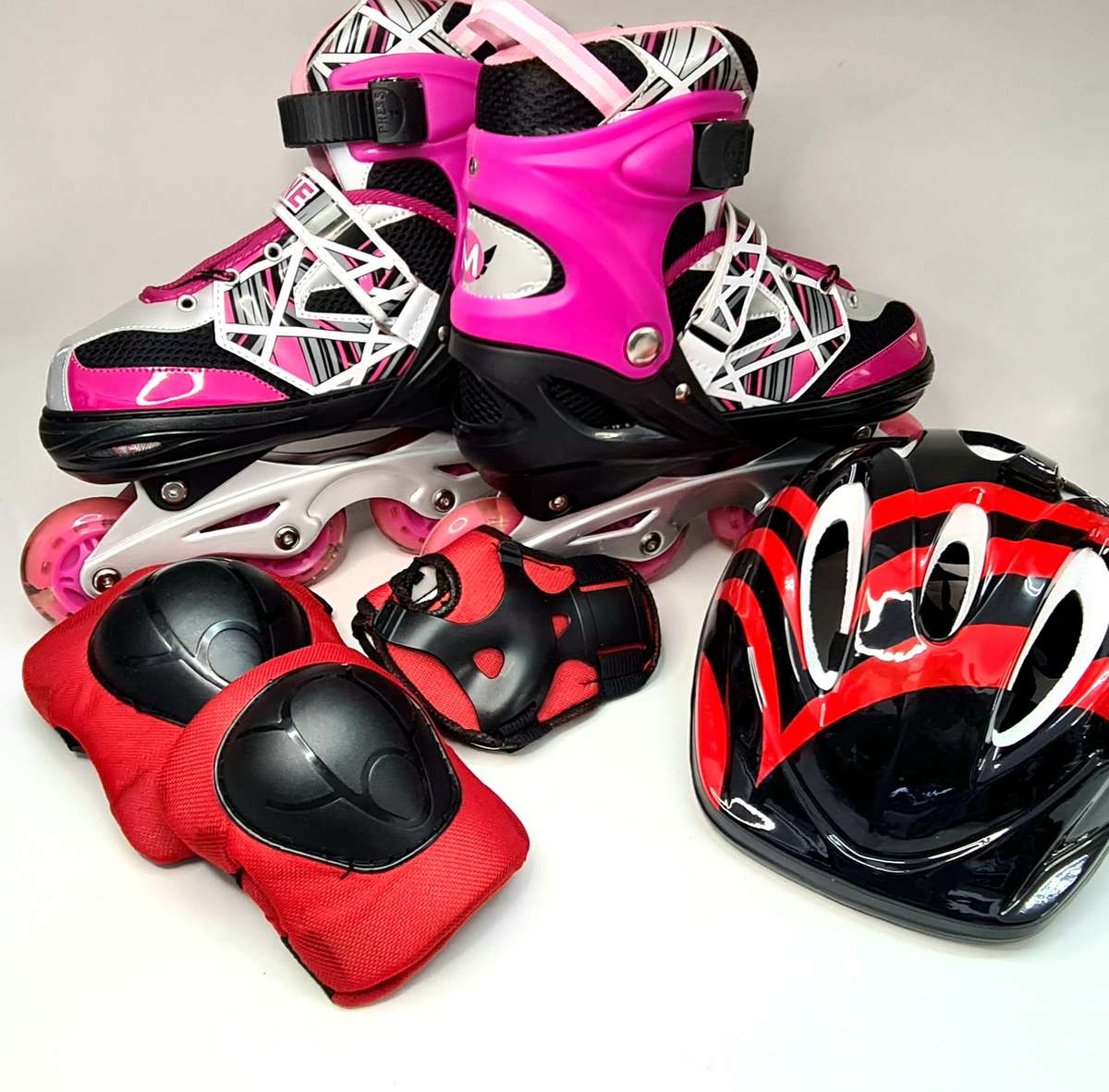 Roller Blades | Blue | with a set of kids safety pads