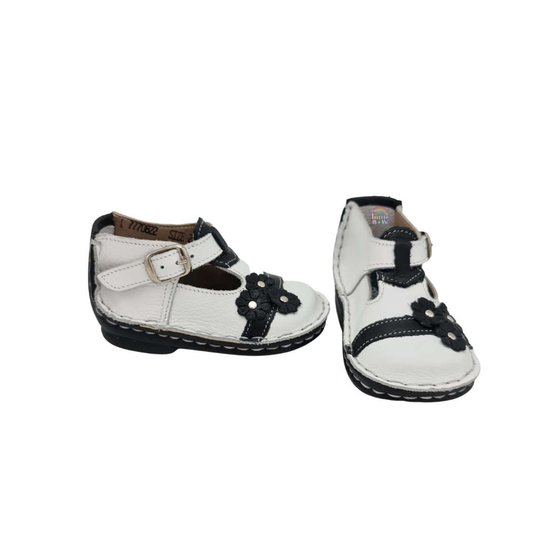 Cobbles - White and Black Flowers (Size 6)