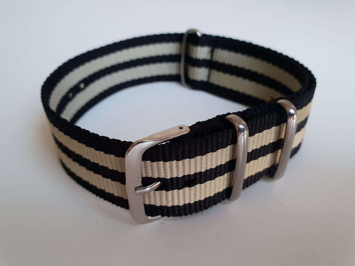 22mm Nato Watch Strap Beige/Black