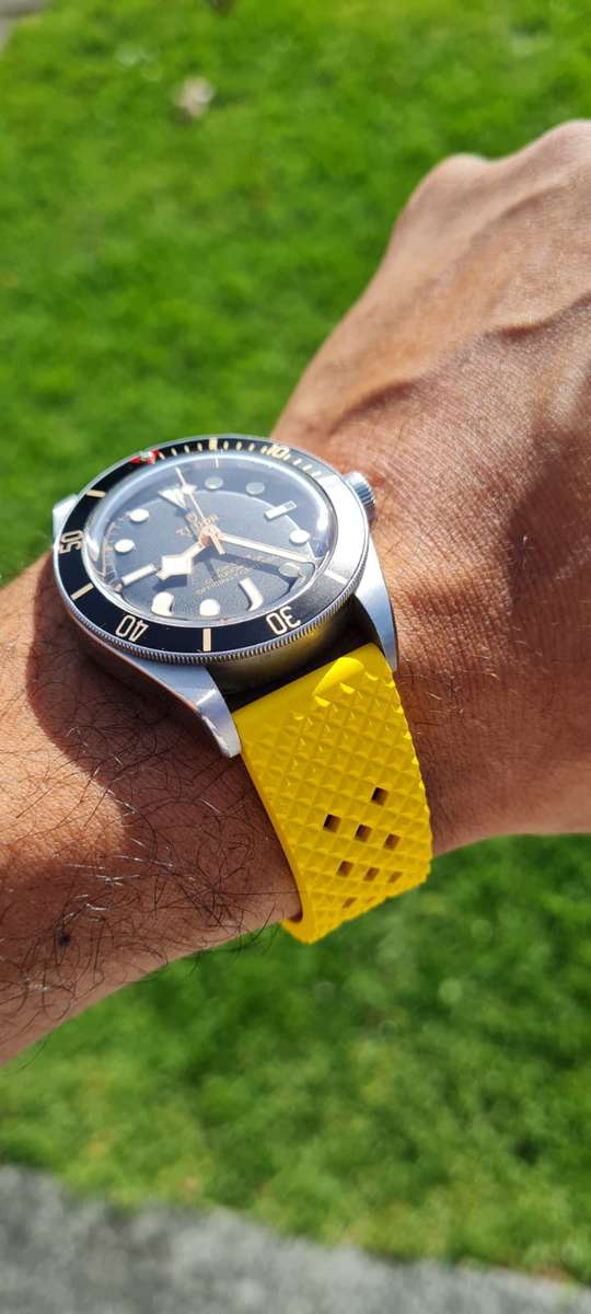 18mm Honeycomb Rubber Strap Yellow