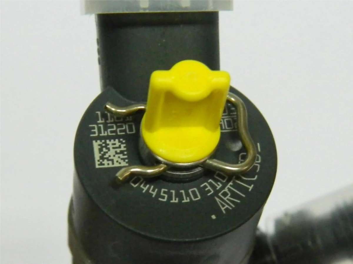 0445110310 Diesel Fuel Injector Fit For Mahindra Scorpio 22L Engine