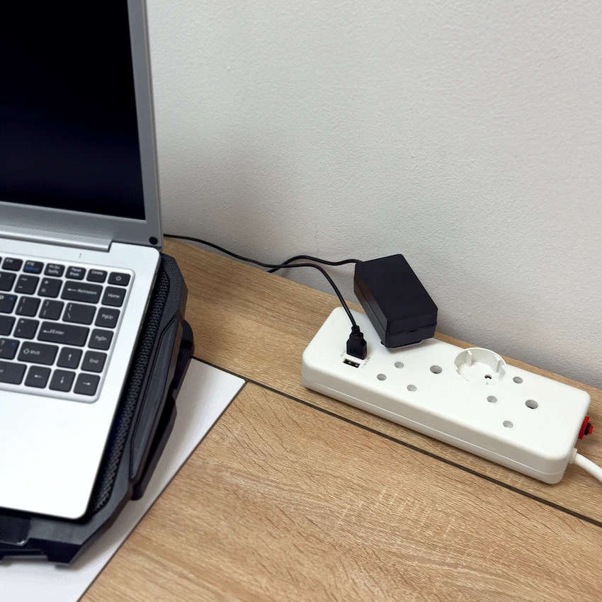 Ellies 4-Way Multiplug - 2 x USB 2.4a - 0.4m