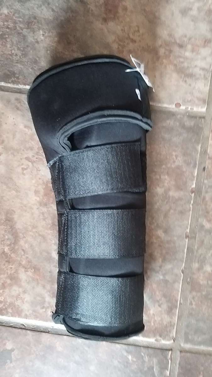 Equimaster medicine boots  black