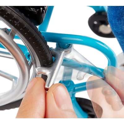 Barbie Fashionista Wheelchair Doll (With Accessories)(Blonde Hair)