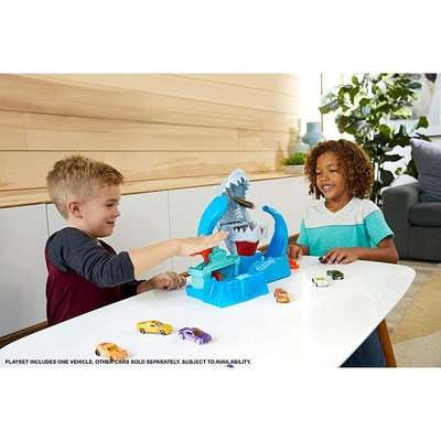 Hot Wheels City Color Shifter Robo Shark Frenzy Jump Play Set