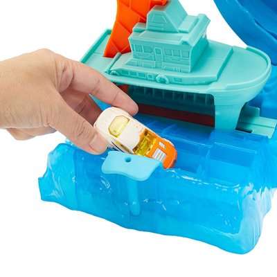 Hot Wheels City Color Shifter Robo Shark Frenzy Jump Play Set