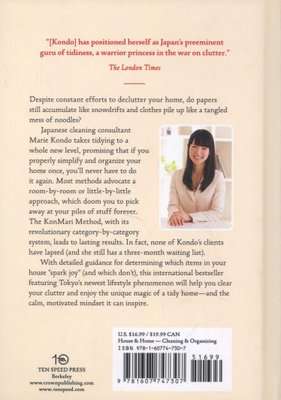 The Life-Changing Magic of Tidying Up - The Japanese Art of Decluttering and Organizing (Hardcover)
