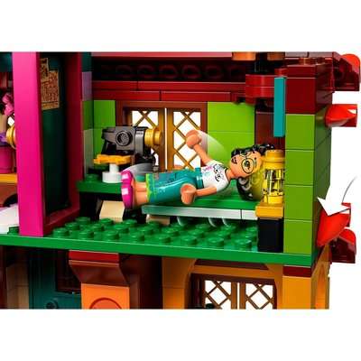 LEGO Disney Encanto The Madrigal House (587 Pieces)