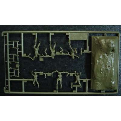 Italeri IWO JIMA Flag Raisers (1:72)