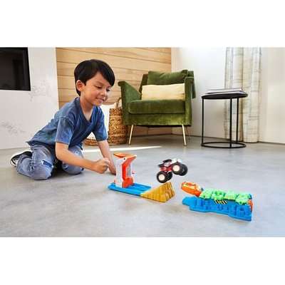 Hot Wheels Monster Trucks Launch and Bash Car-Splosion Play Set