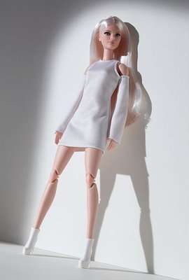 Barbie Signature Looks Poseable Tall Doll - Victoria (Blonde)