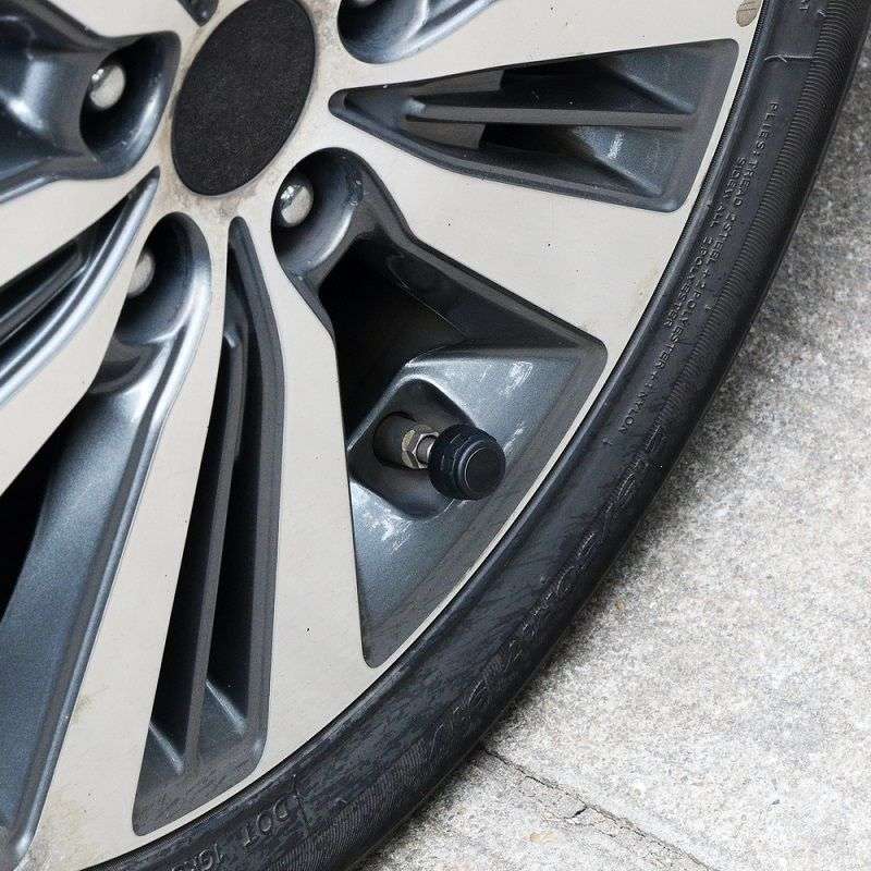 Advanced Solar Tire Pressure Monitoring System with Automatic Alert