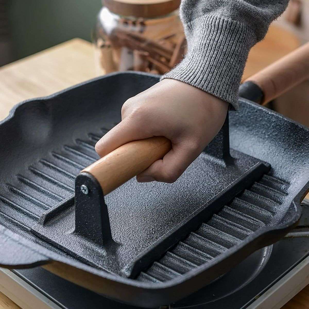 Cast Iron Meat, Burger & Bacon Press with Wooden Handle - Heavy Duty