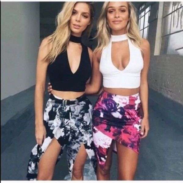 Black Choker Deep V Neck Zipper Back Top - Large