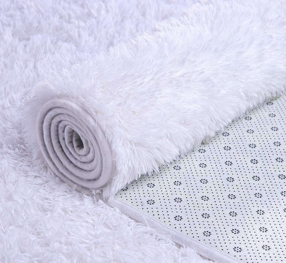 Light fluffy shaggy Rug/Carpet - White