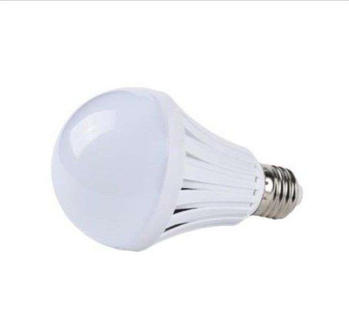 7W E27 220V Rechargeable Emergency LED Light Bulb// wholesale 6+