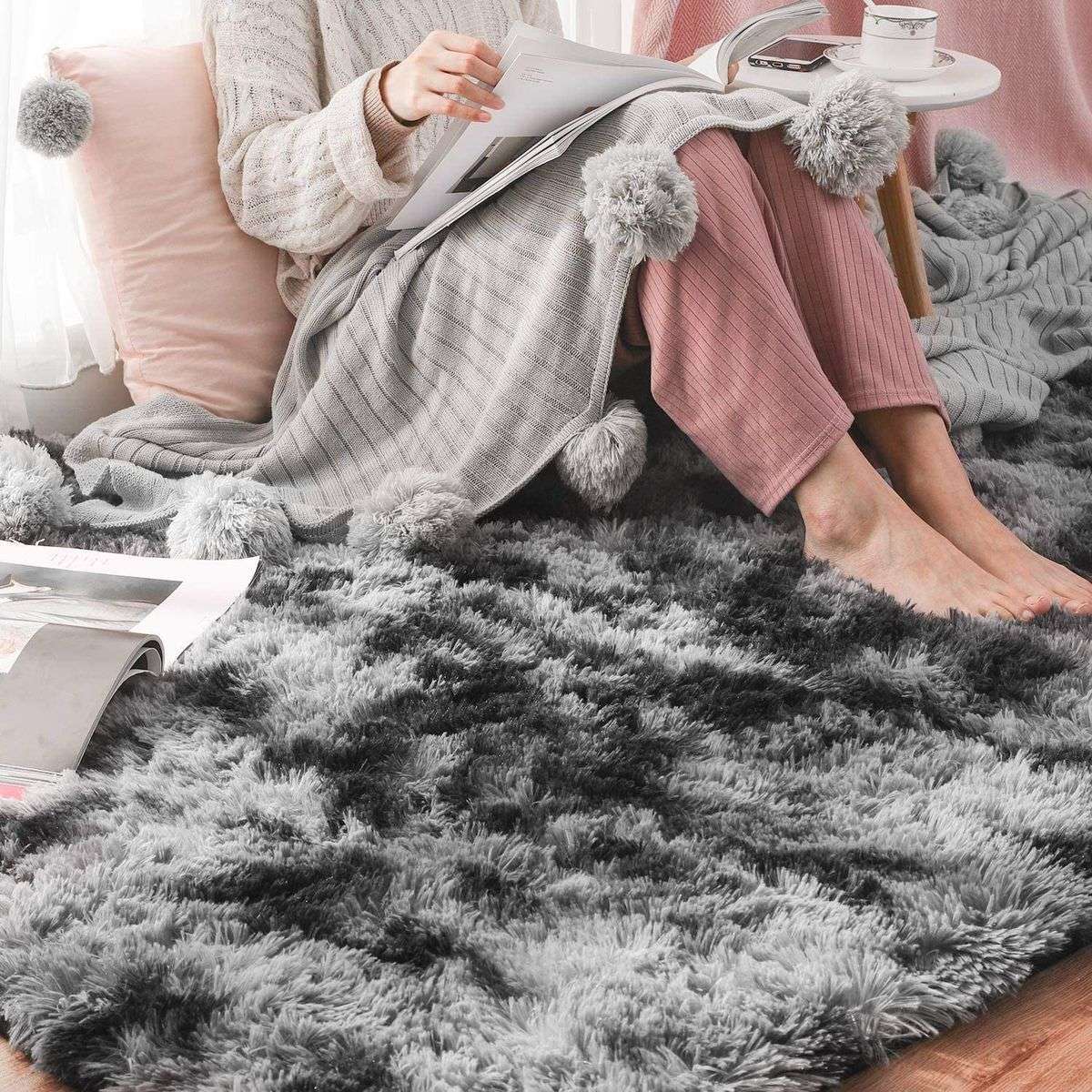 Light fluffy shaggy Rug/Carpet - Black and Grey(Display item)