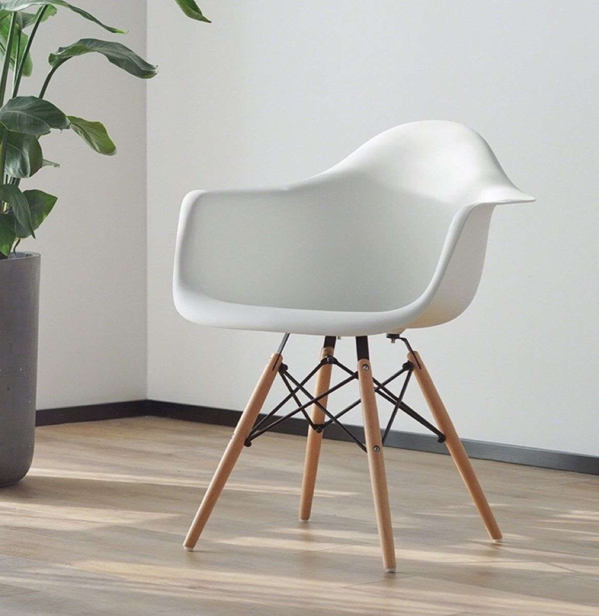 Modern Bucket Chairs For Living Or Dining Areas - White - 4 Pack