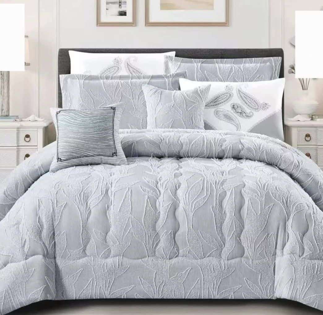 7 Piece Comforter Set With 2 Cushions - King Size - Grey