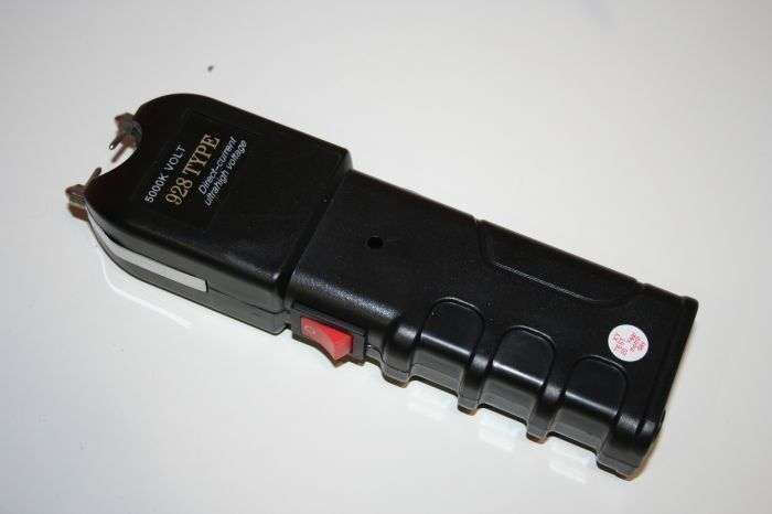 Rechargeable 2.5 Million Volt Stun Gun 928